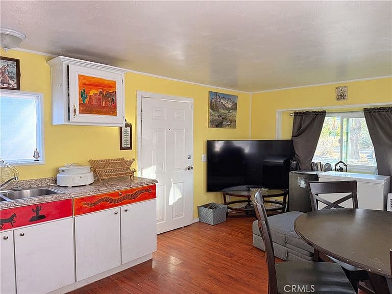 Listing photo 5