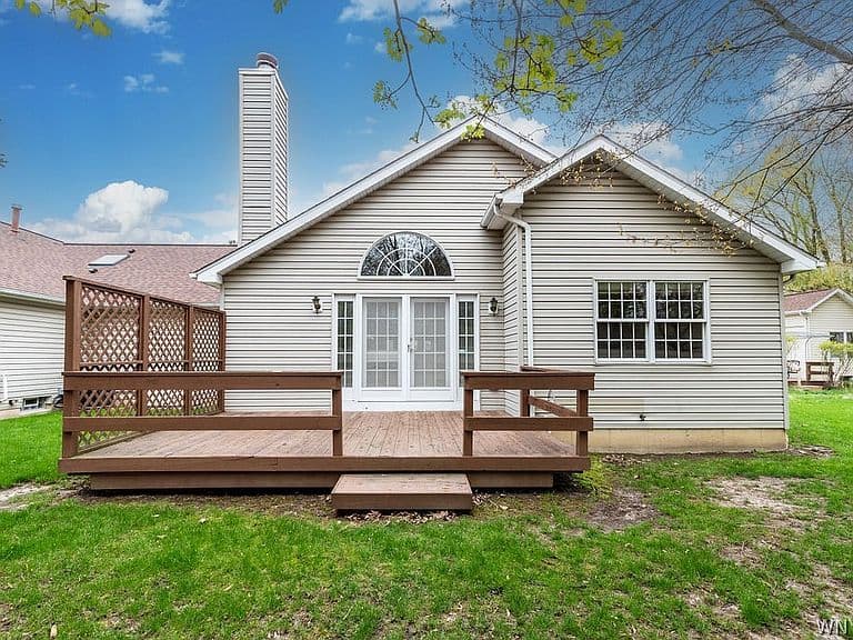 Listing photo 2