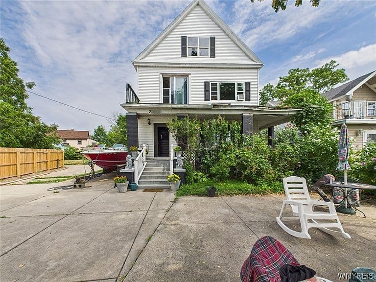 Listing photo 2