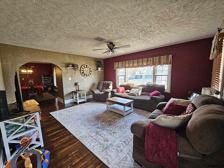 Listing photo 3