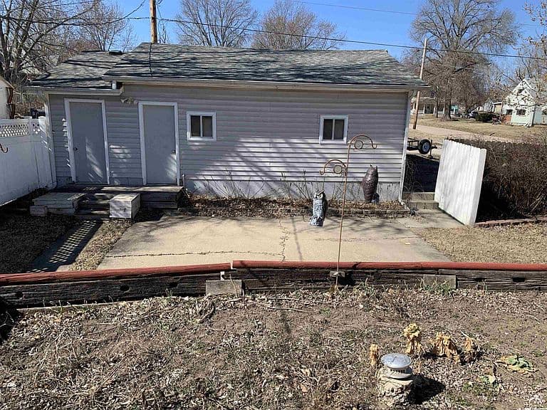 Listing photo 3