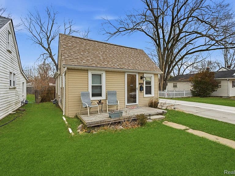 Listing photo 2