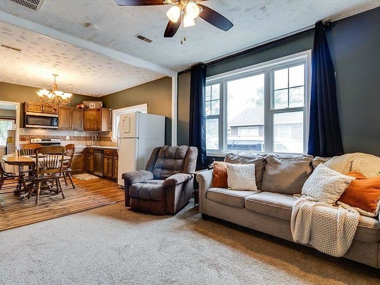 Listing photo 4