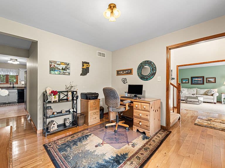 Listing photo 4