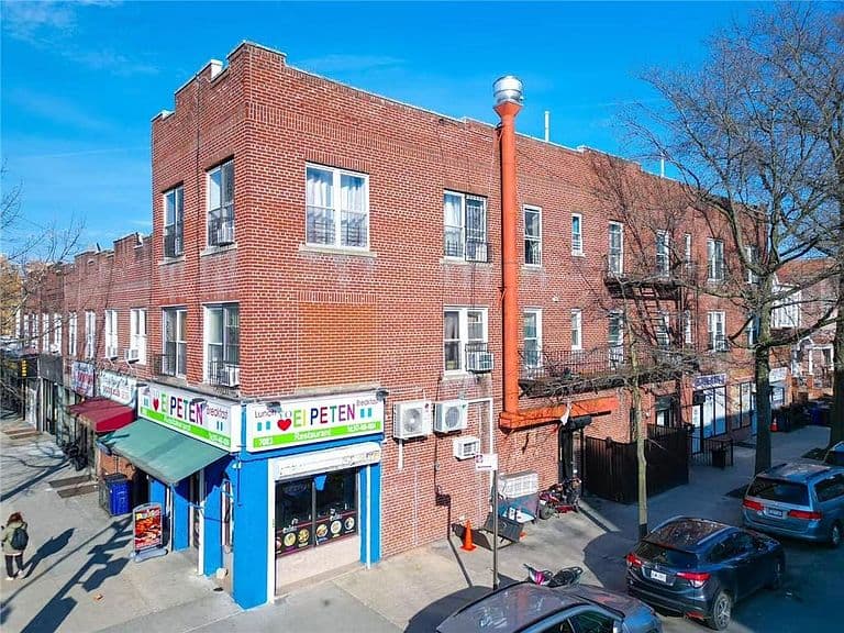 Listing photo 3