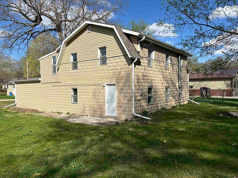 Listing photo 2