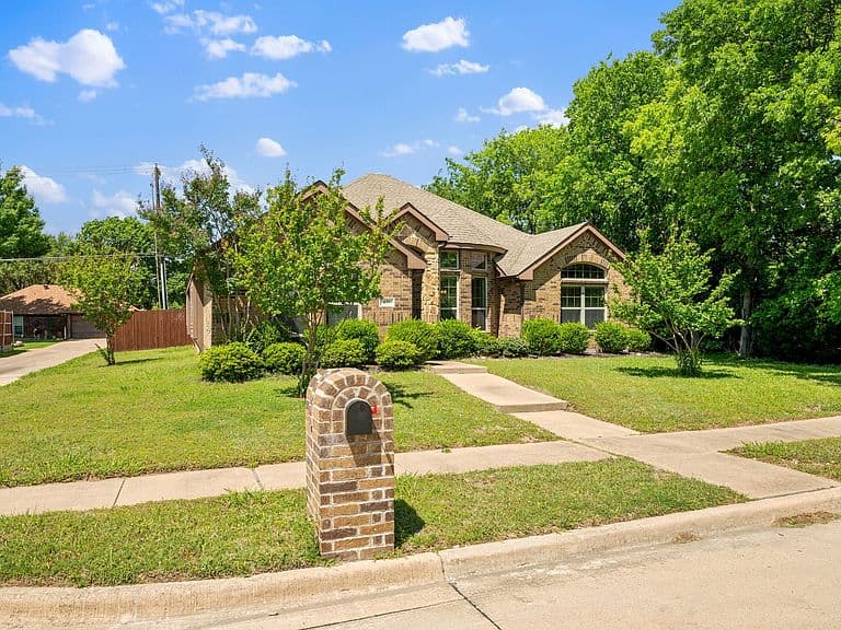 Listing photo 3