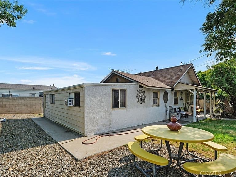 Listing photo 5