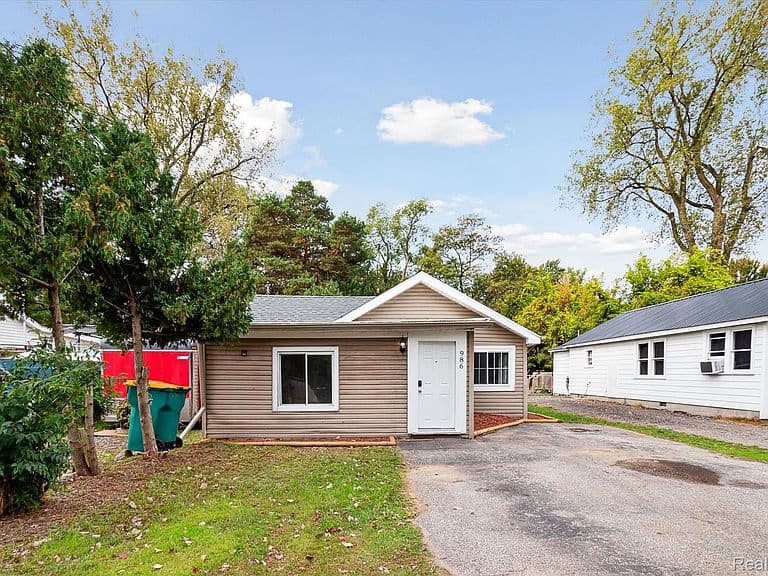 Listing photo 2