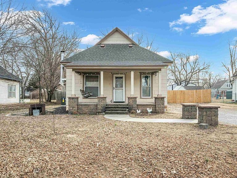 Listing photo 2
