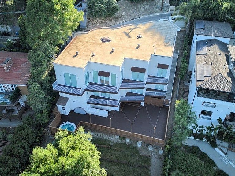 Listing photo 5