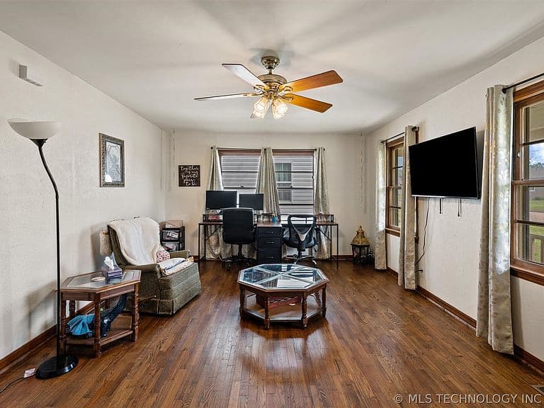 Listing photo 5