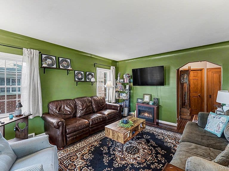 Listing photo 5