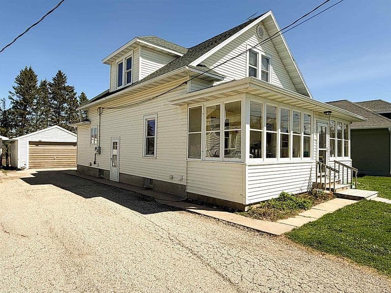Listing photo 2