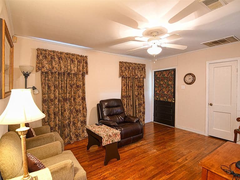 Listing photo 5