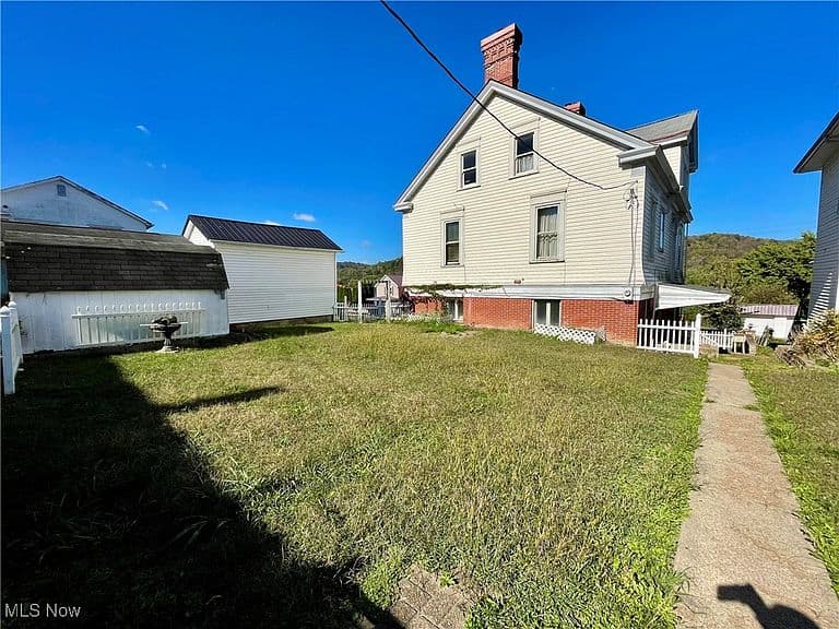 Listing photo 5
