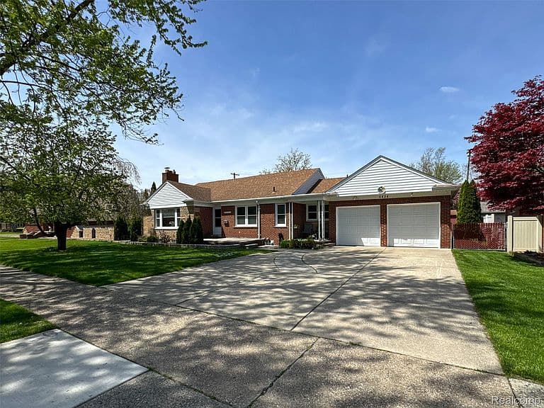 Listing photo 3