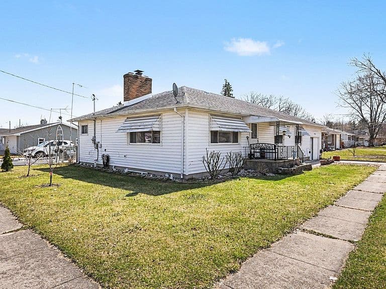 Listing photo 2