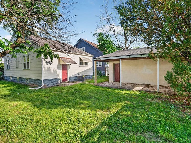 Listing photo 5