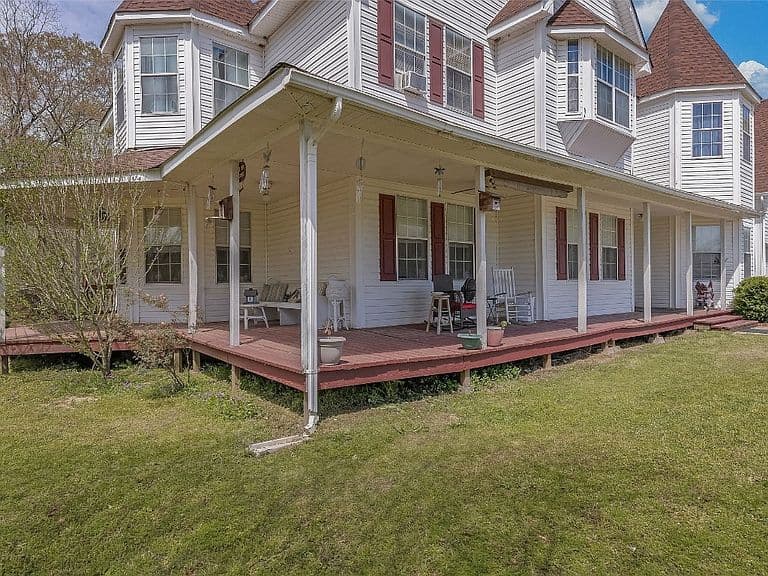 Listing photo 3