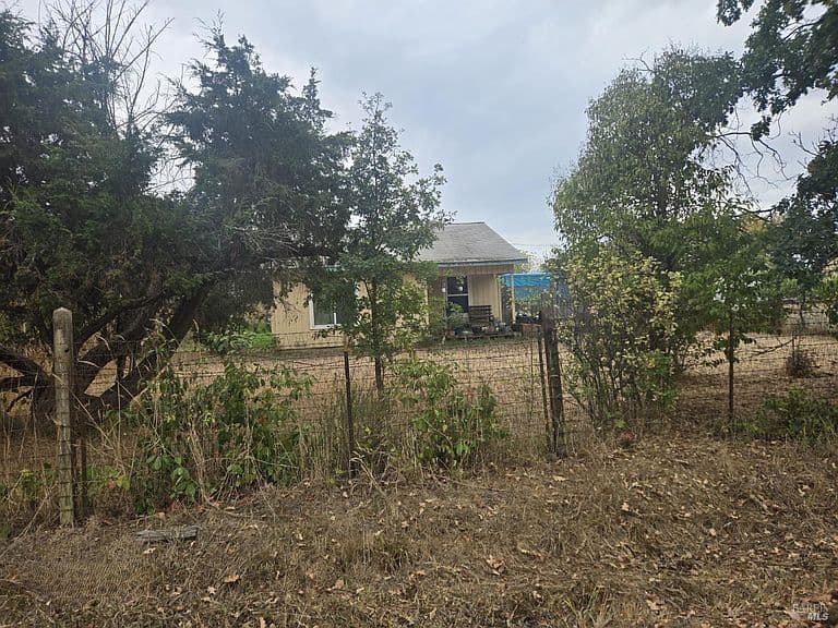 Listing photo 5