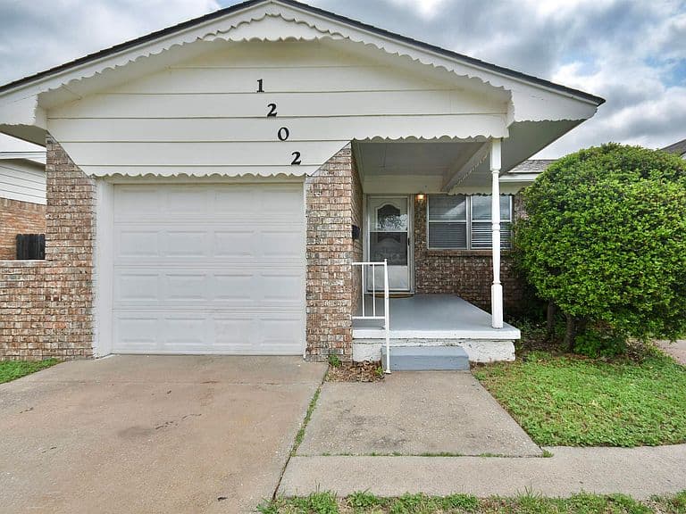 Listing photo 3