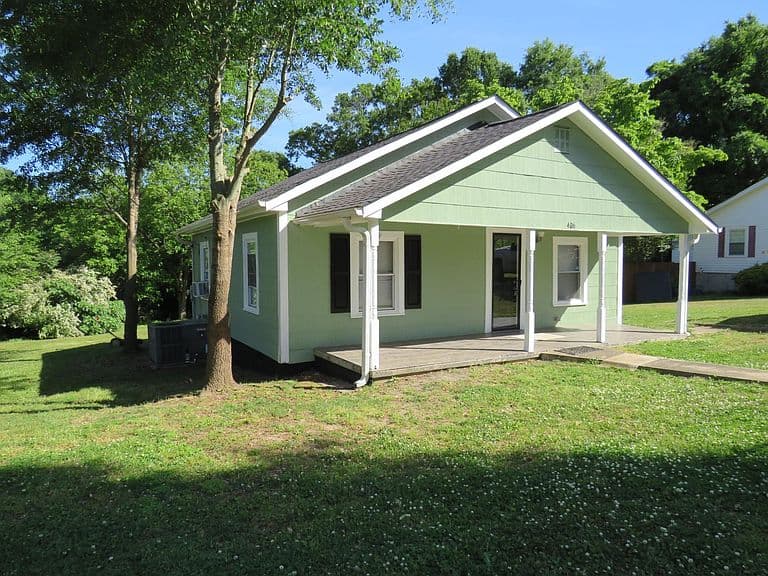 Listing photo 2