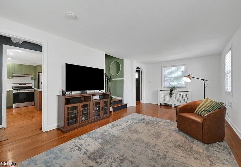 Listing photo 4