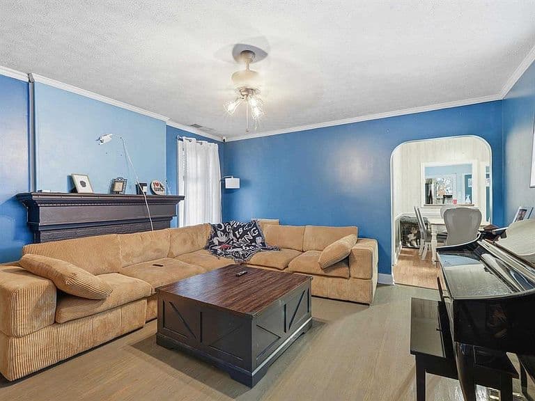 Listing photo 3