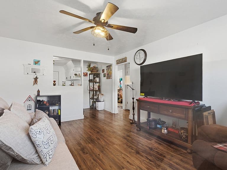 Listing photo 3