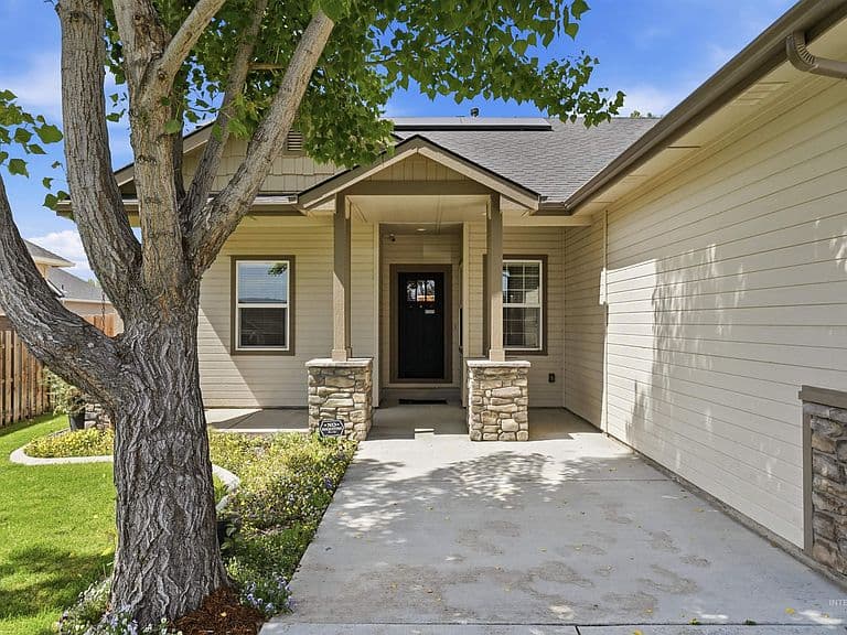 Listing photo 4