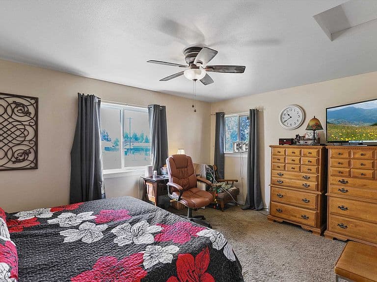 Listing photo 5