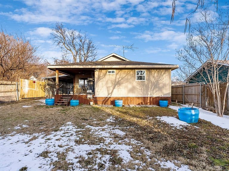 Listing photo 4