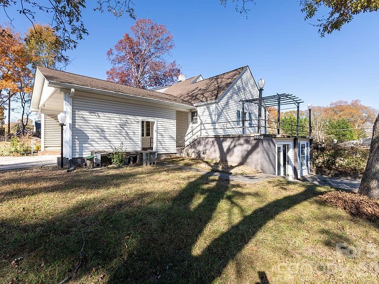 Listing photo 5