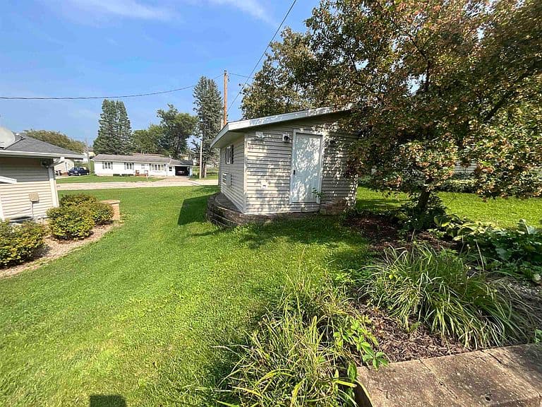 Listing photo 5