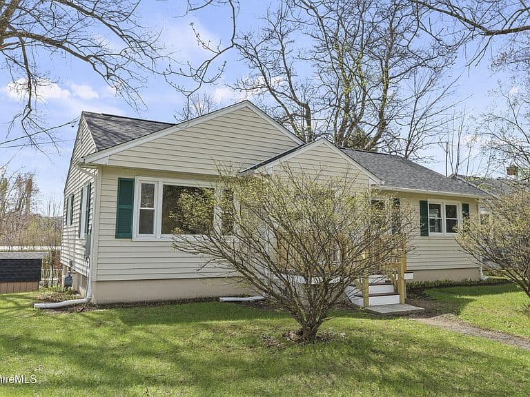 Listing photo 2