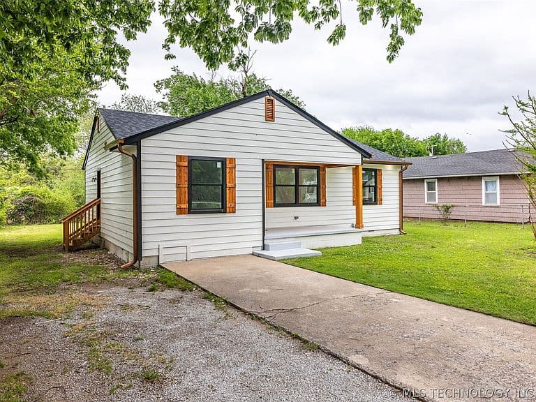 Listing photo 3