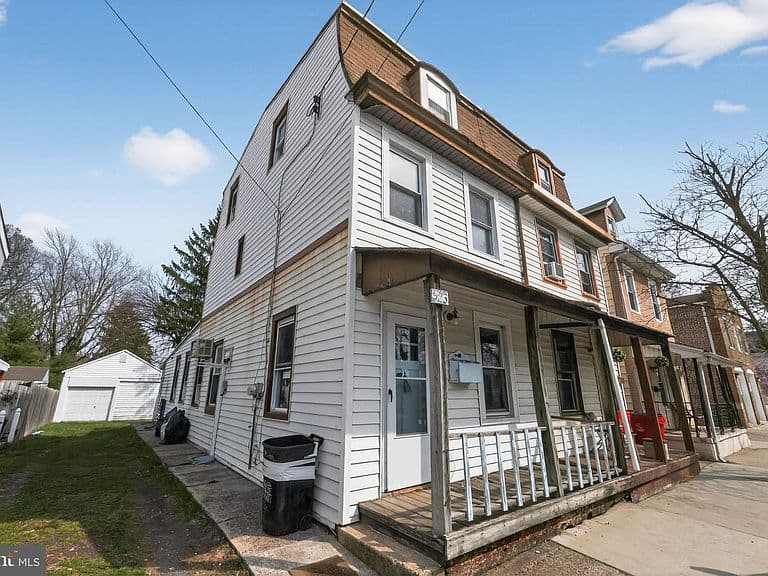 Listing photo 2