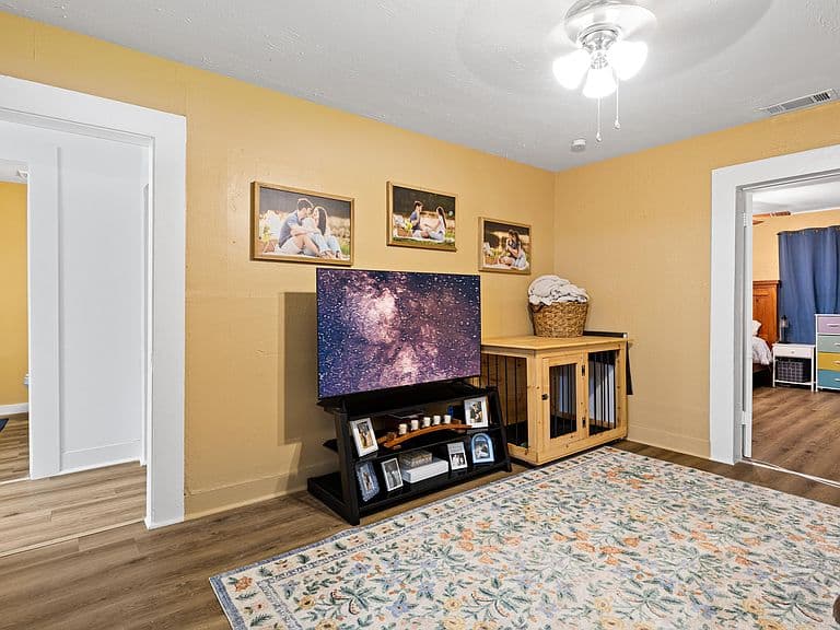 Listing photo 5