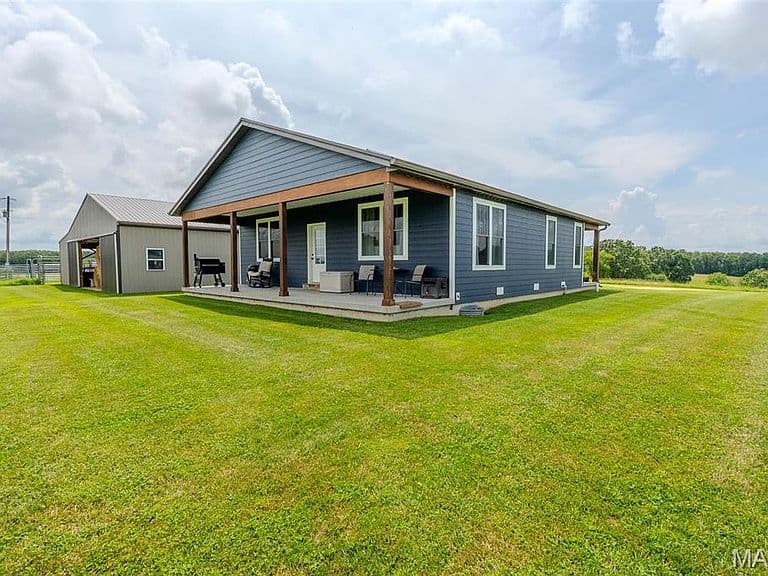 Listing photo 2