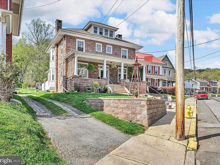 Listing photo 2