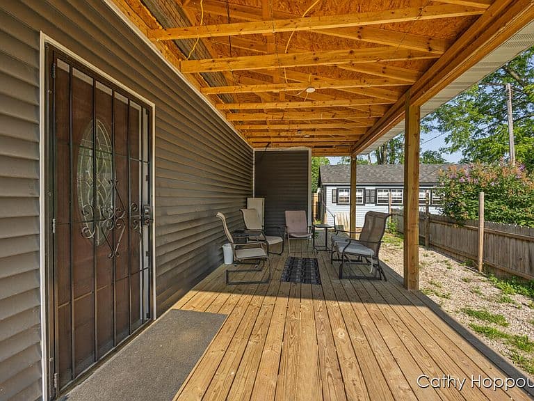Listing photo 4