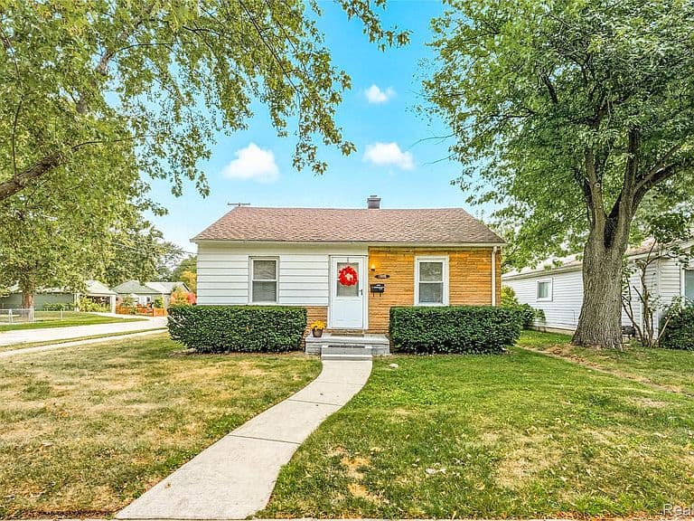 Listing photo 2