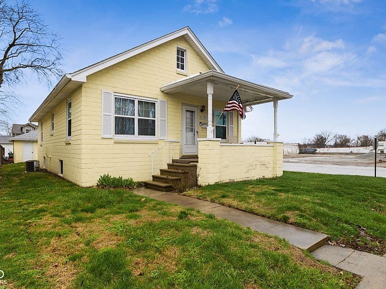 Listing photo 3