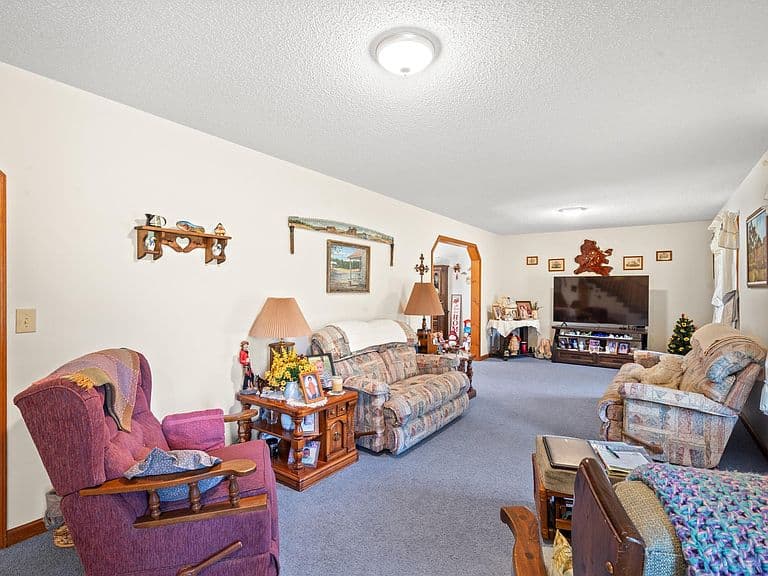Listing photo 5