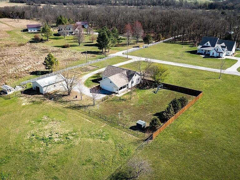 Listing photo 5
