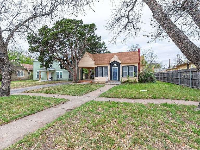 Listing photo 3