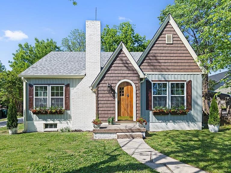 Listing photo 2
