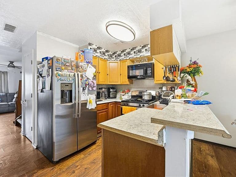 Listing photo 5