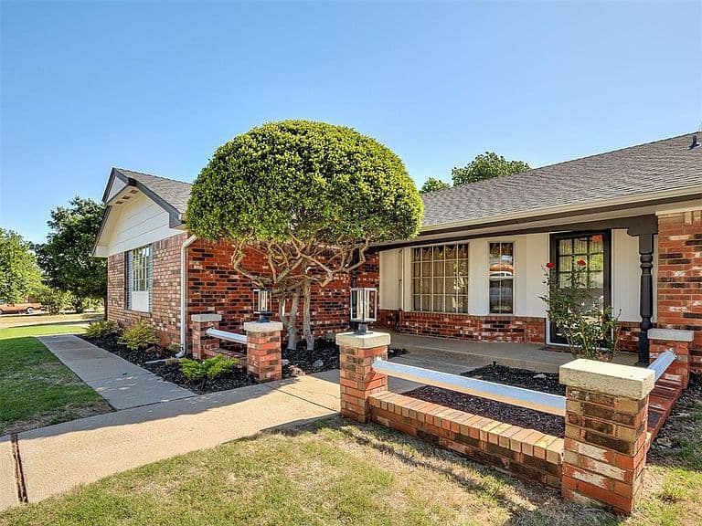 Listing photo 3